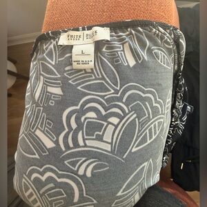 White House Black Market Charcoal Floral Skirt